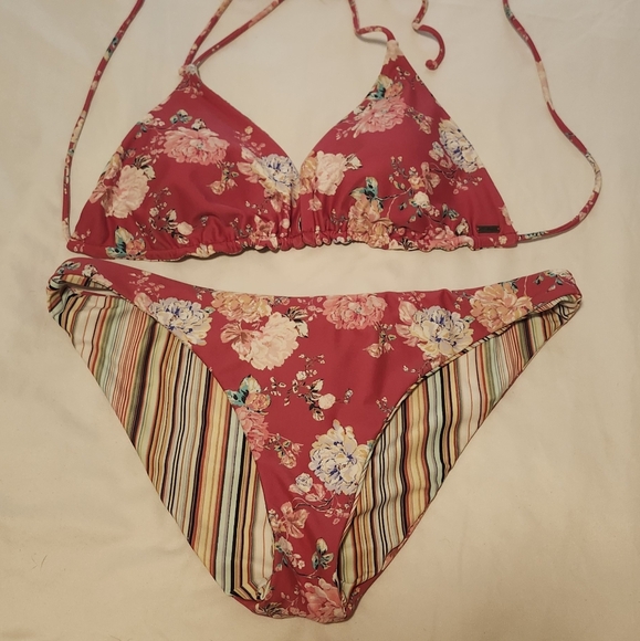 Bikini - Picture 2 of 7